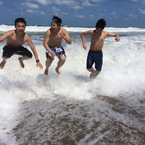 贏在起跑線？中國孩子赴美留學(xué)是否越早越好？